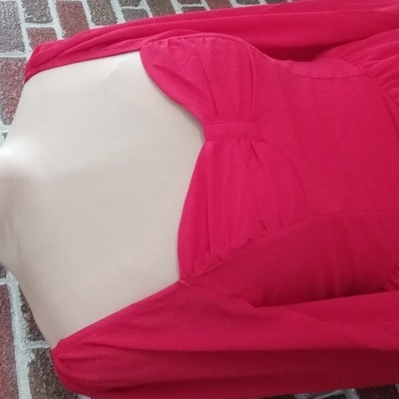 Red party dress. Flowy and beautiful size 8/10 - Picture 2 of 5
